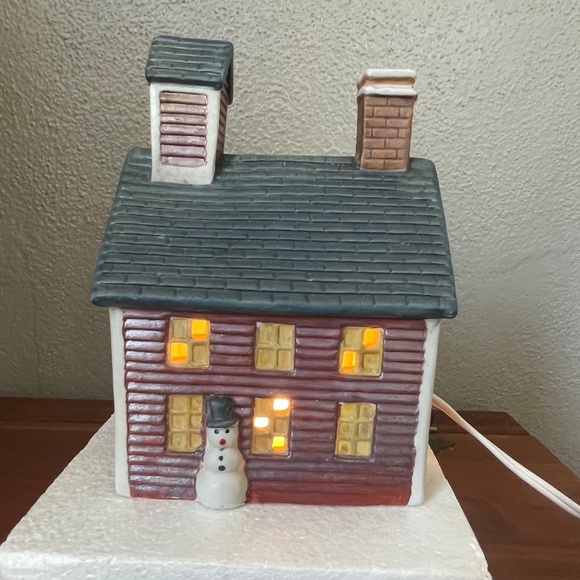 Vintage Americana Porcelain Collectable Village Lighted Schoolhouse - Picture 5 of 13